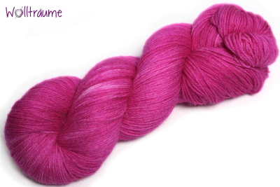 Maja Yak magenta, handgefärbte Wolle von wollträume